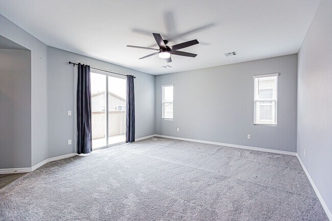 Building Photo - Beautiful 2 story Home