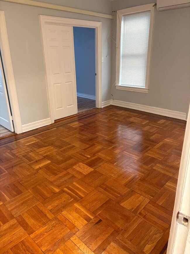 Building Photo - 176 E 93rd St