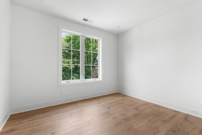 Building Photo - 1814 Stewart Pl