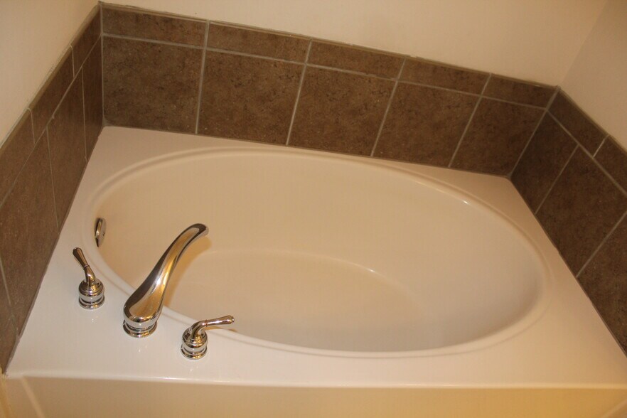 Building Photo - 1404 Bellsmith Dr