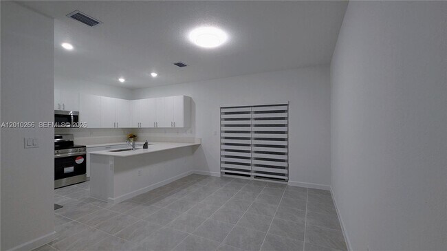 Building Photo - 2628 SE 28th Dr