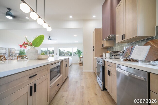 Building Photo - Fully Remodeled, Rarely Available 3BR/2BA/2PKG in Orchard Hills, Aeia Heights