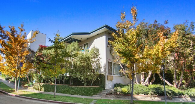 Building Photo - 1975 S Beverly Glen Blvd