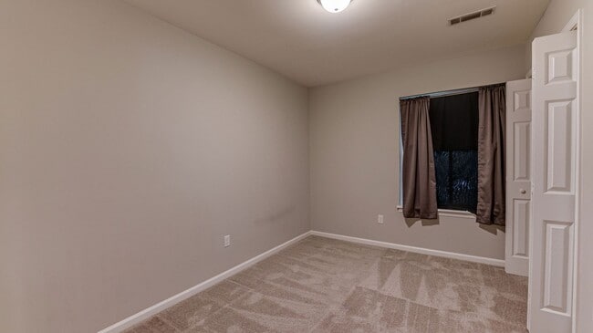 Building Photo - 3 Bedroom 1.5 Bath Home in Holly Court - Goose Creek