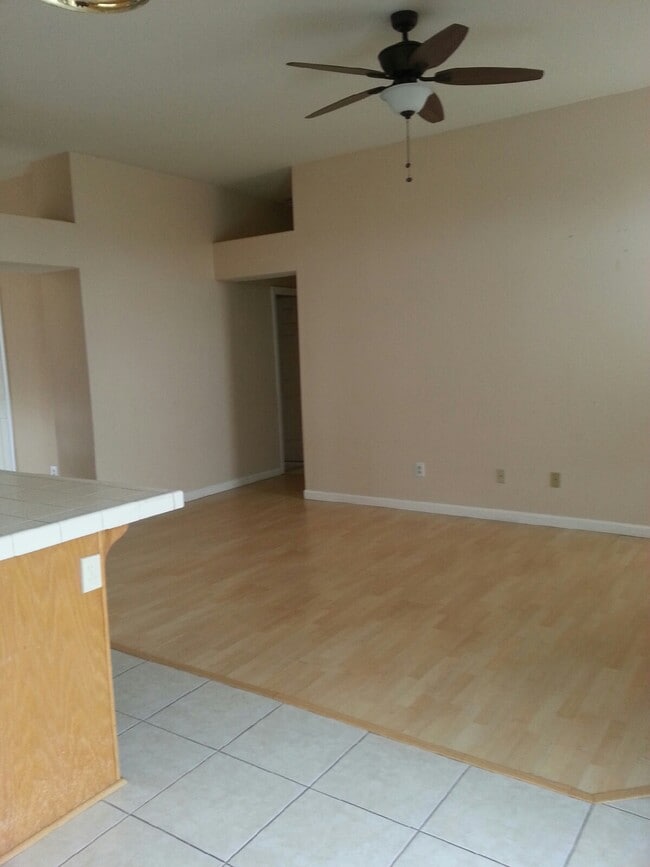 Building Photo - 2556 Du Bois Dr