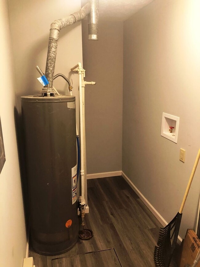 Building Photo - 520 - 1136-38 Delos