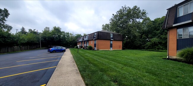 Building Photo - Beautiful 2 bedroom 1 bath apartment
