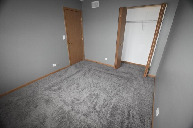 Building Photo - 24 Waterbury Cir