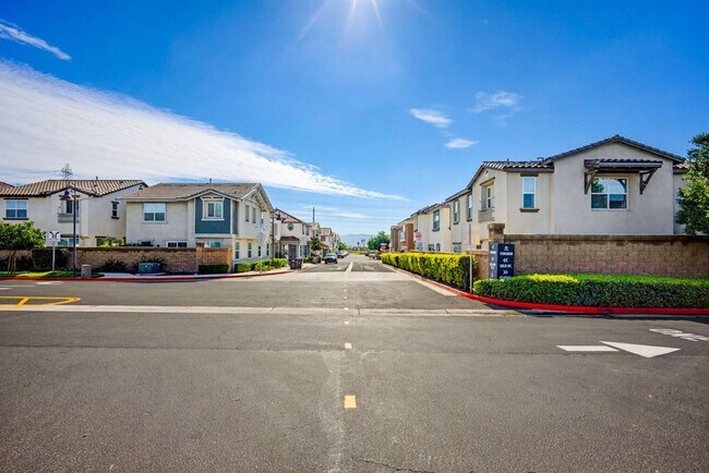 Building Photo - NEW LISTING 4 Bedroom, 3 Bathroom, 2 Garage Detached Condominium, with HVAC, Tankless Water Heate...