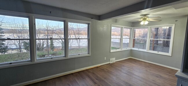 Building Photo - 1817 E Hillcrest Ave