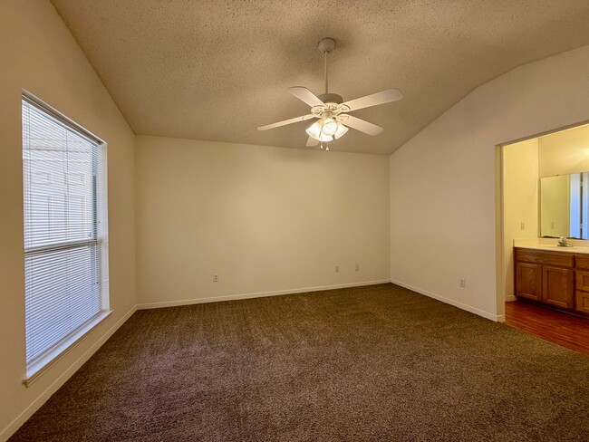 Building Photo - Duplex