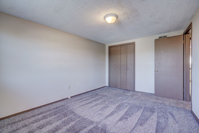 Building Photo - Discover Your New Home: 2-Bedroom Duplex A...