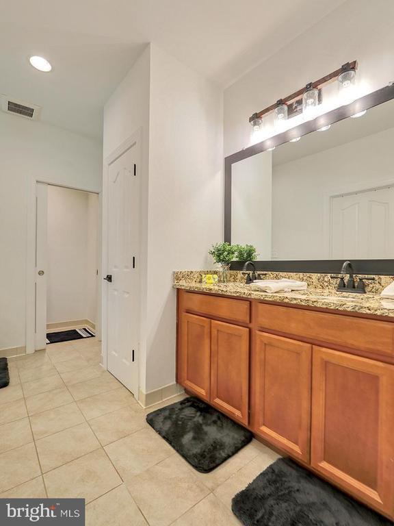 Building Photo - 36628 Dew Way