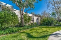 Building Photo - COMING SOON! Cozy 2 Bedroom Condo in Valencia!