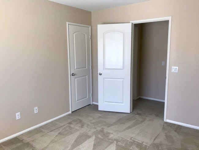 Building Photo - Beautiful Eastvale Newer Home