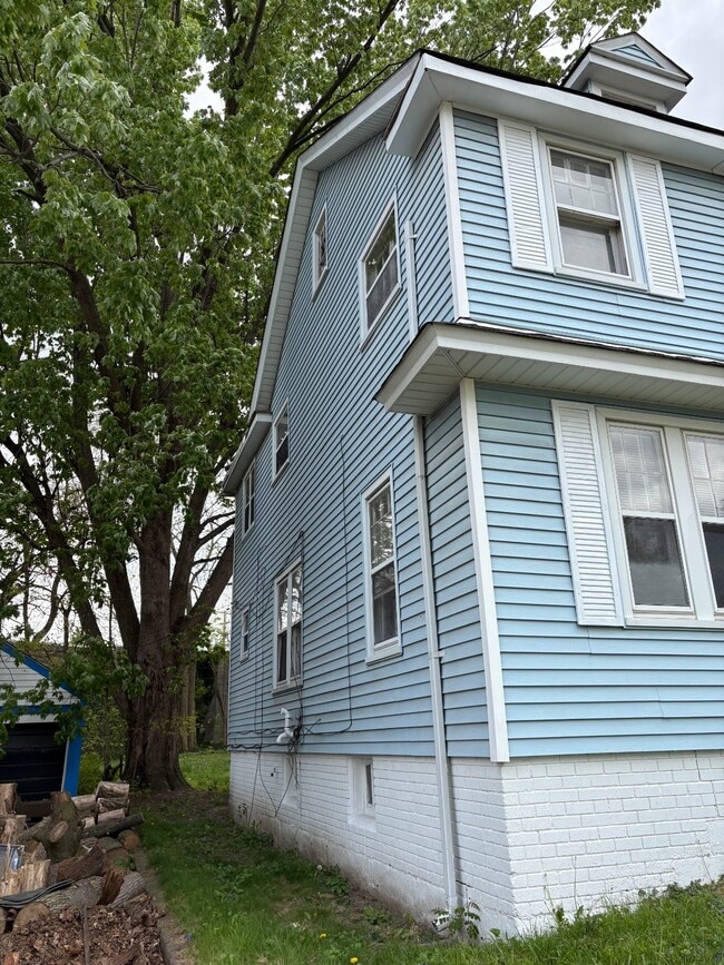 Building Photo - 121 Jones St