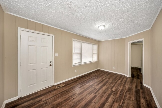 Building Photo - Renovated 4 BR Home- Move In Ready!