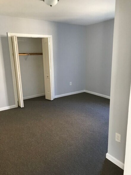 Building Photo - 19 Hobart St