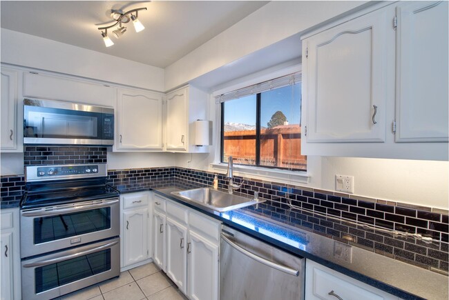 Building Photo - 1101 Bernalillo Pl