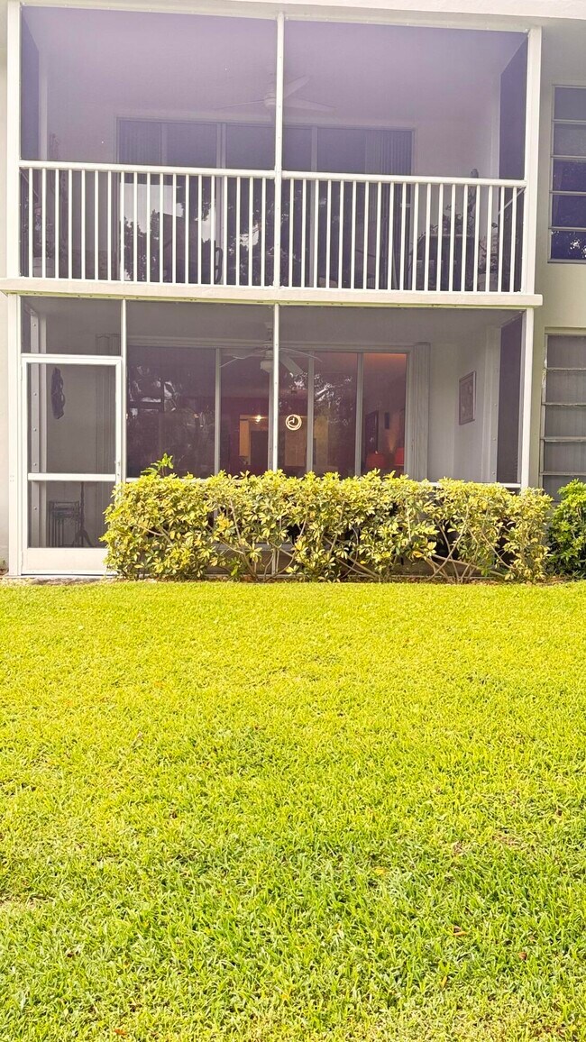 Building Photo - 4031 N Cypress Dr
