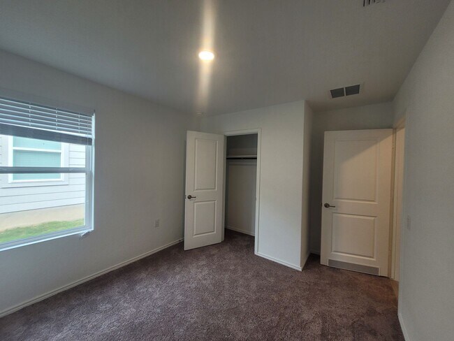 Building Photo - Brand New 4 Bedroom Texas A&M