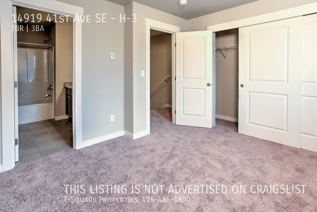 Building Photo - Double Master Bedrooms and a HUGE Bonus Ro...