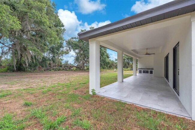 Building Photo - 11921 Fort King Hwy