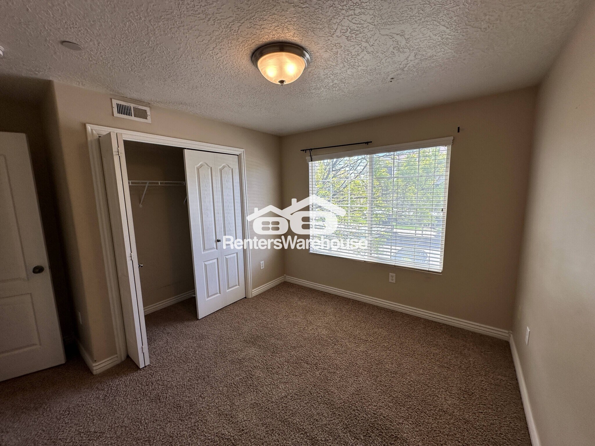 Building Photo - 1202 W 110 N