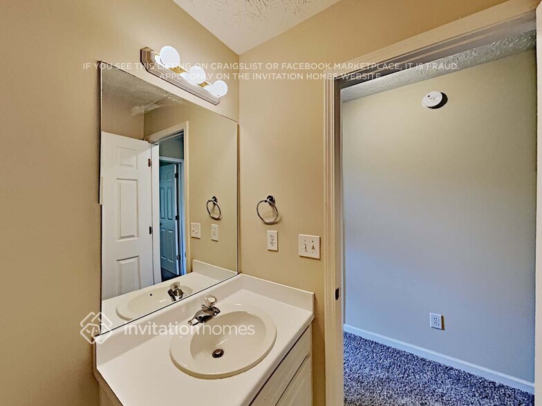 Building Photo - 400 Freedom Dr