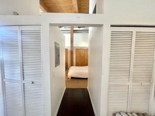 Building Photo - 1 bedroom in Chicago IL 60647