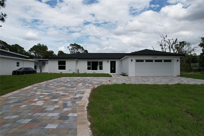Building Photo - 2544 N Arrowhead Rd