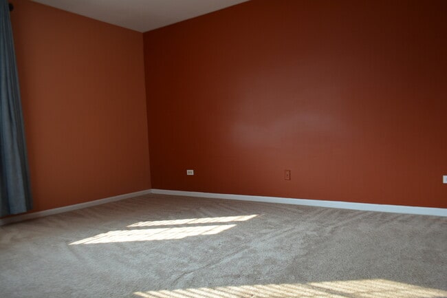 Building Photo - 613 W Parkside Dr