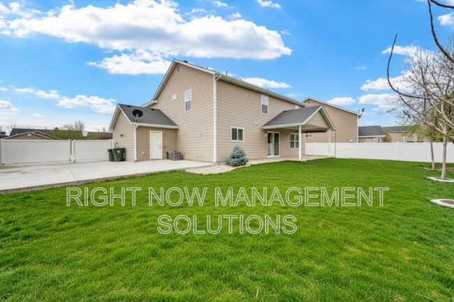 Building Photo - 1860 E Adelaide Dr