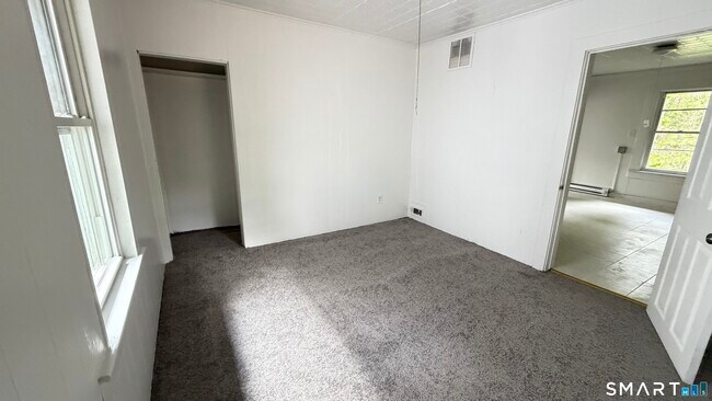 Building Photo - 113 Southview St