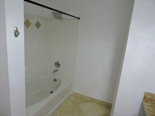 Building Photo - 730.5 Myrtlewood Cir W