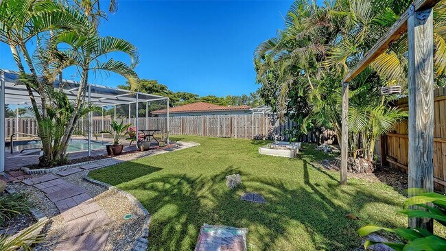 Building Photo - 3507 Pinecrest St