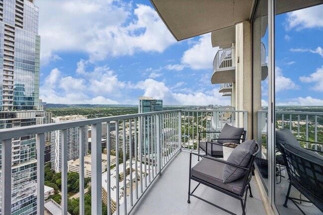 Building Photo - 360 Nueces St