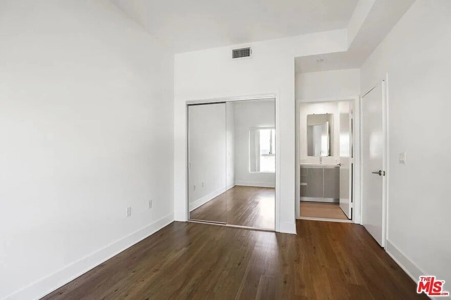 Building Photo - 5308 Sepulveda Blvd