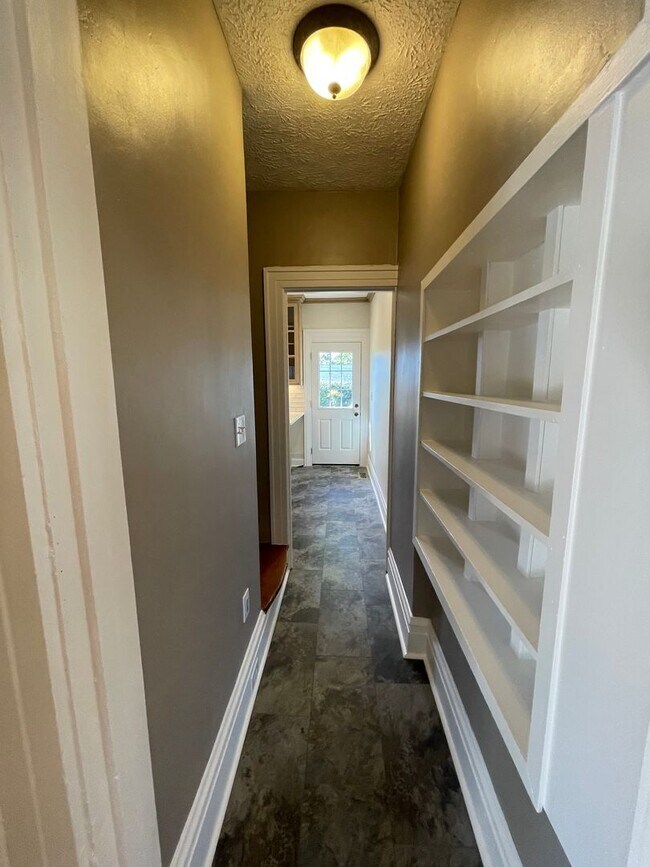 Building Photo - Updated 3/2 House in Old East Rome $2,295