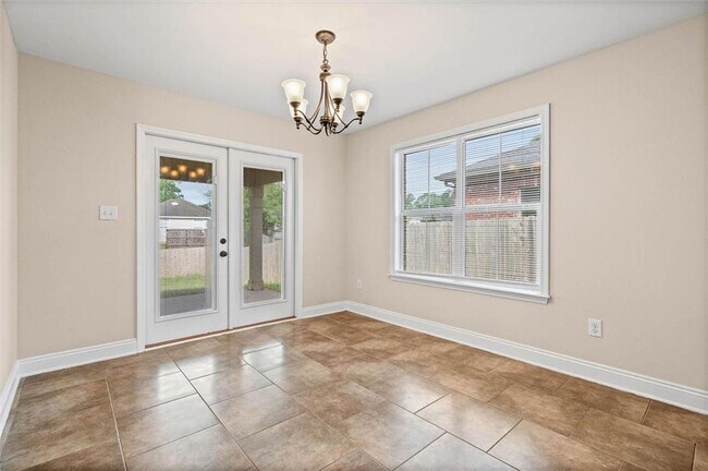 Building Photo - 926 Tudor Ln