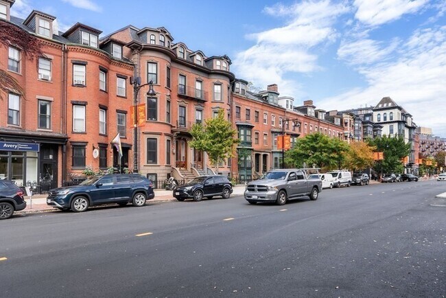 Building Photo - 597 Tremont St