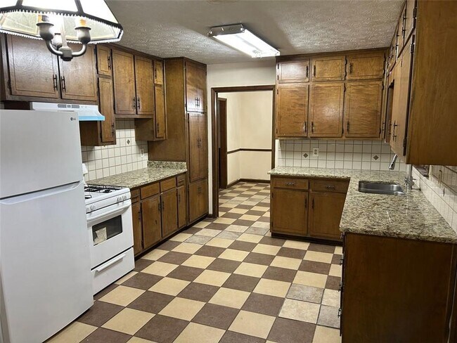 Building Photo - 1530 Oleander Dr SW