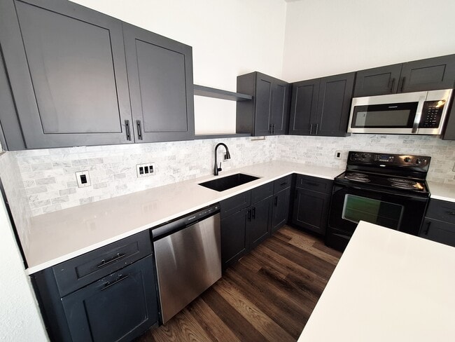 Building Photo - 1005 Ridgeline Dr