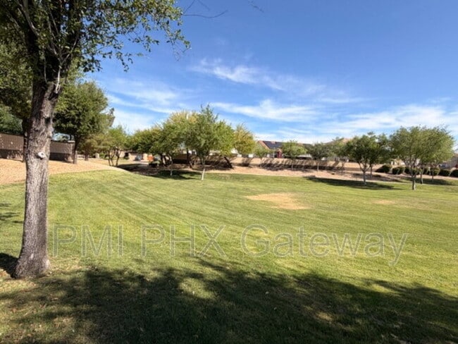 Building Photo - 2685 E Ebony Dr