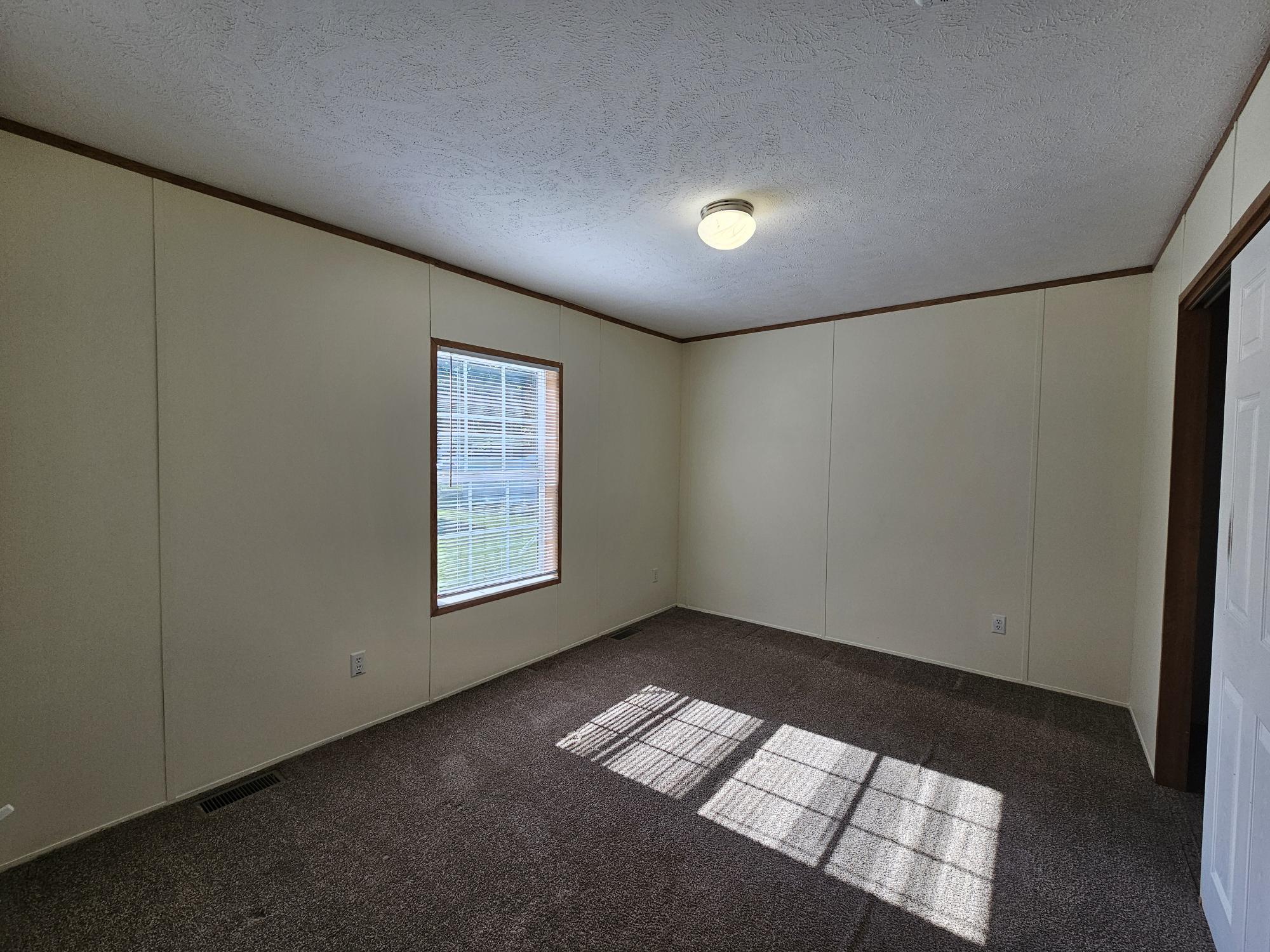 Building Photo - 16 Woodside Ln