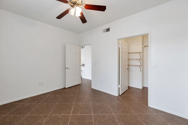 Building Photo - Upgraded first-floor condo in the sought-after Plaza Residences in Scottsdale!