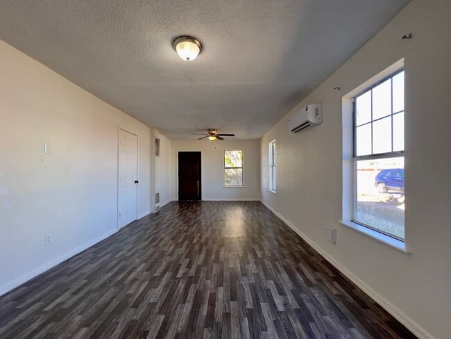 Building Photo - Charming Home in Levelland