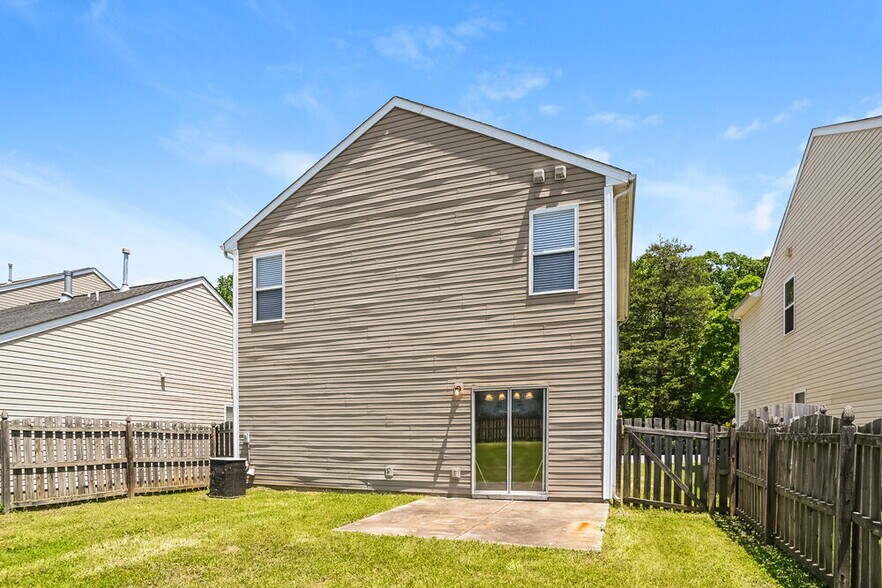 Building Photo - 2222 Buckleigh Dr
