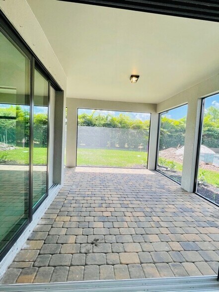 Building Photo - 1962 Tripletail Ln