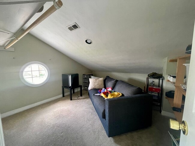 Building Photo - Beautiful 5 Bedroom Single Family Home in Great Bridge Area